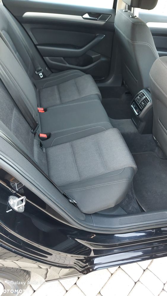 Volkswagen Passat 2.0 TDI SCR Comfortline - 28