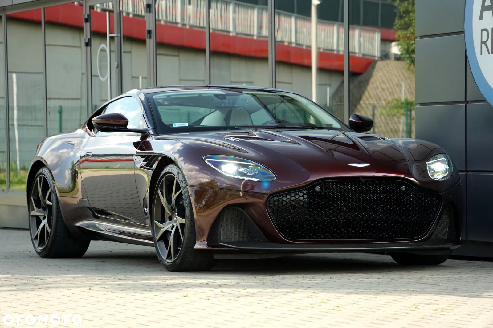 Aston Martin DBS Superleggera Standard - 10