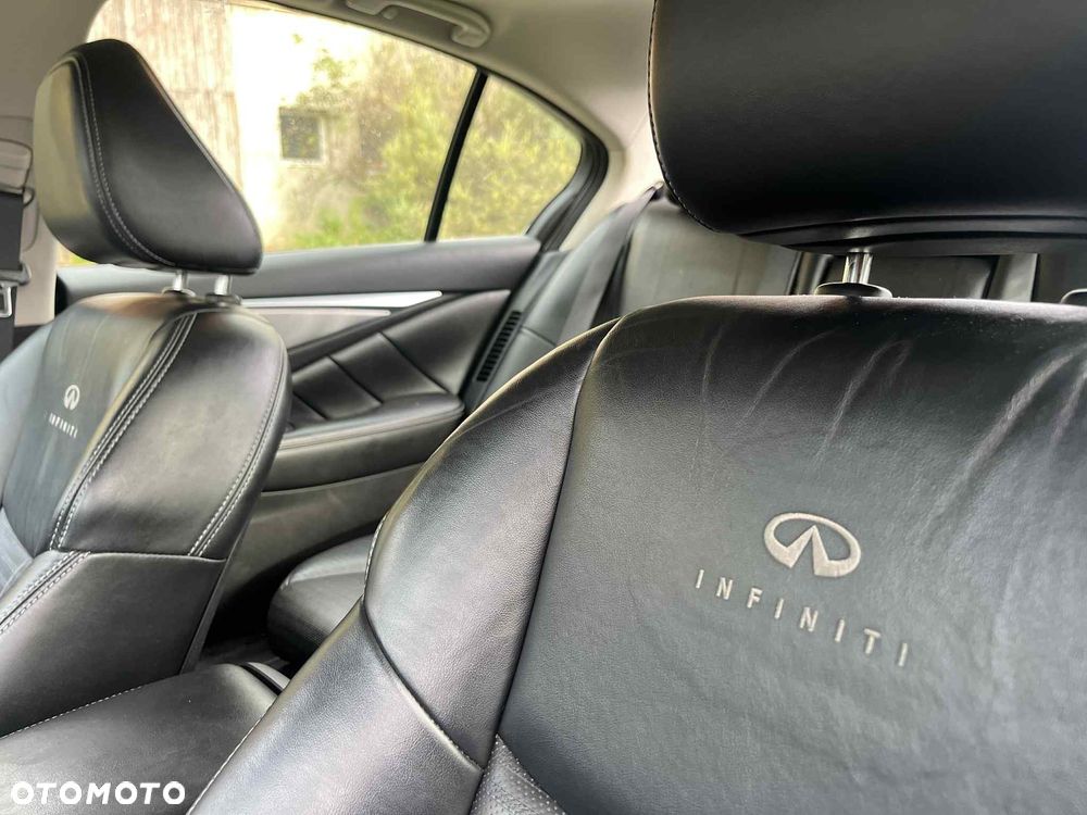 Infiniti Q50 Hybrid AWD - 11