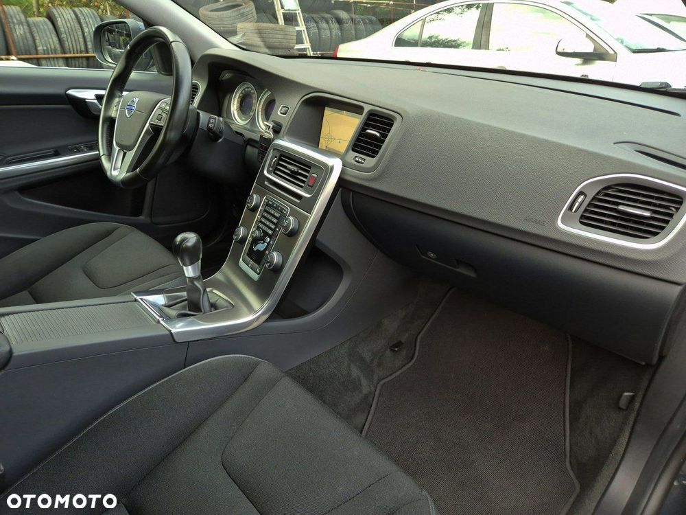 Volvo V60 D3 Momentum - 30