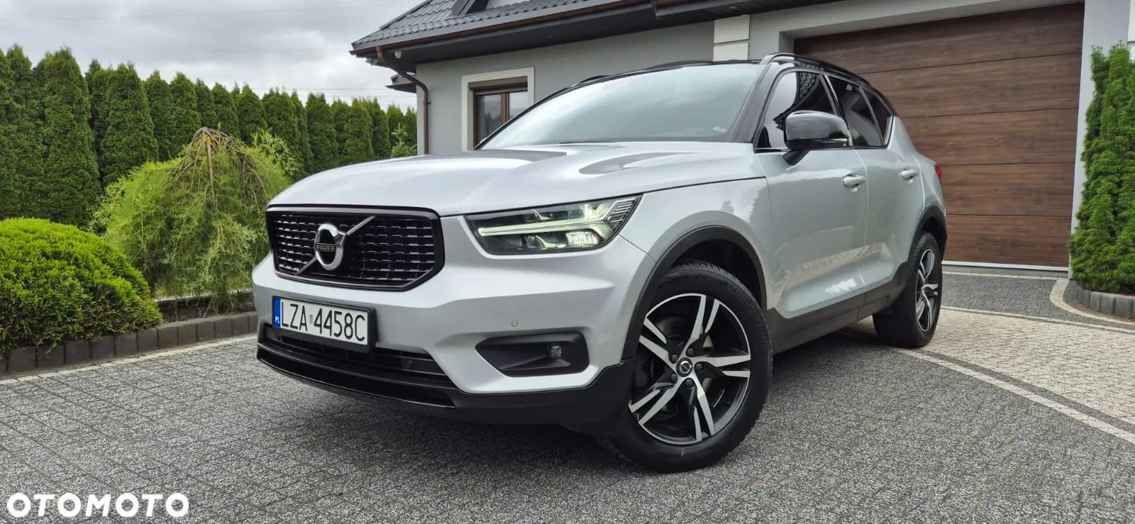 Volvo XC 40 D4 AWD Geartronic R-Design - 1