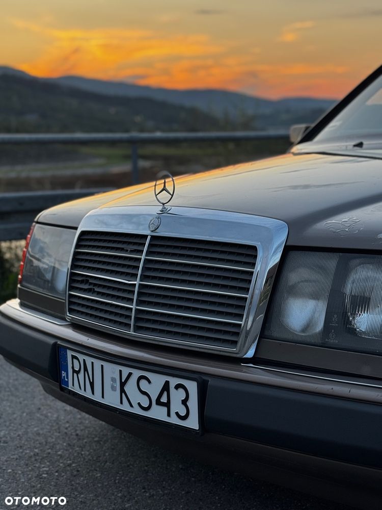 Mercedes-Benz Klasa E 260 4-Matic - 7