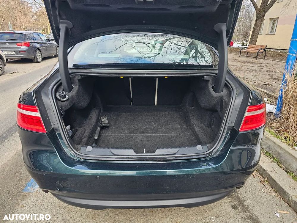 Jaguar XE 2.0 Prestige - 4