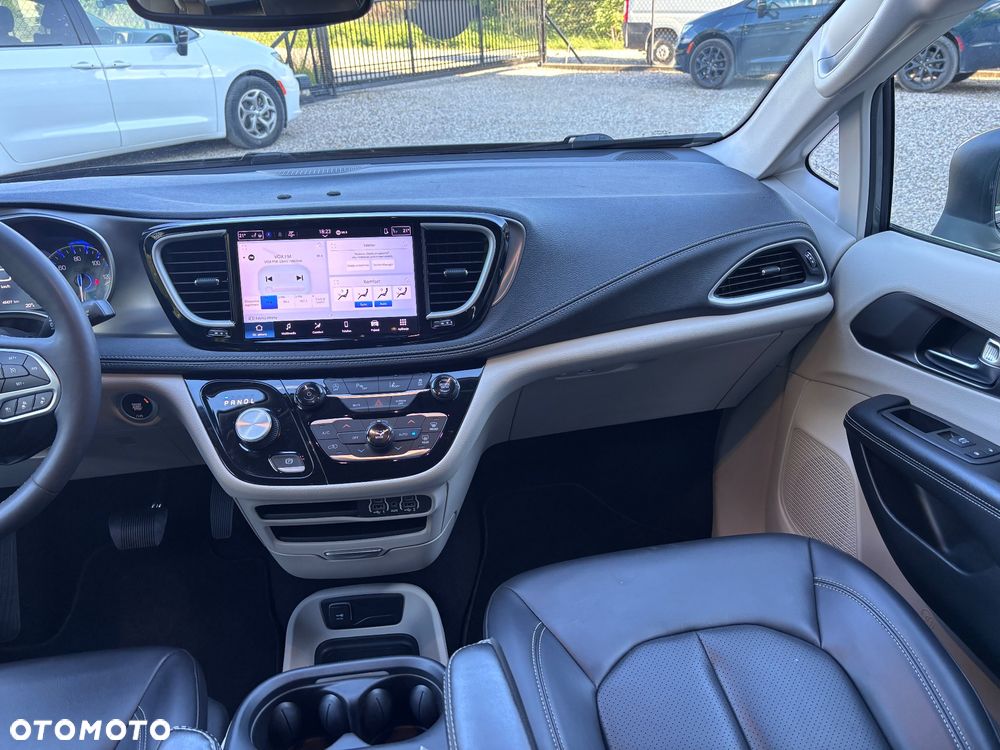 Chrysler Pacifica - 26