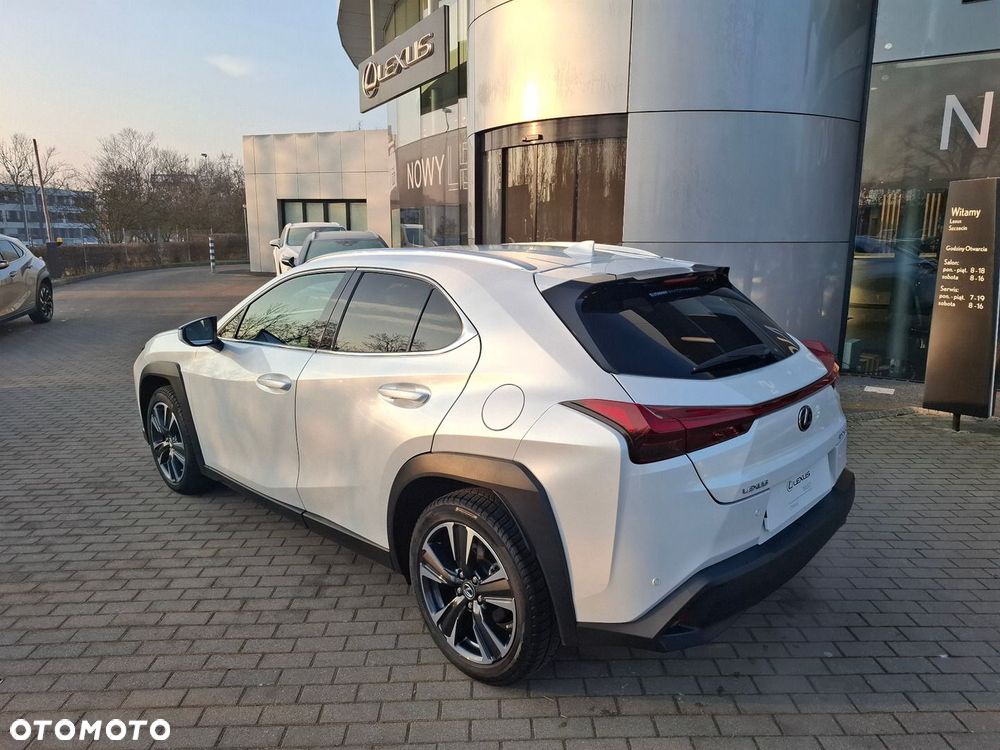 Lexus UX - 3