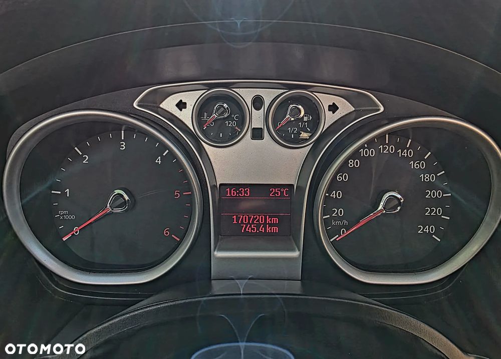 Ford Focus 2.0 TDCi DPF Sport - 11