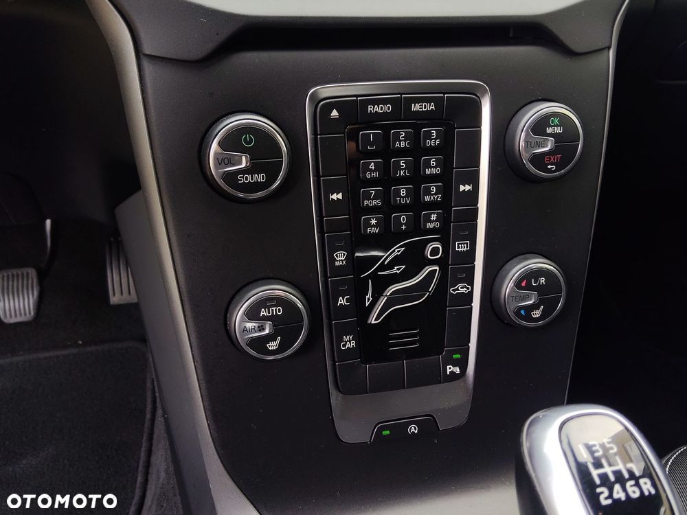 Volvo V40 T2 Momentum - 33