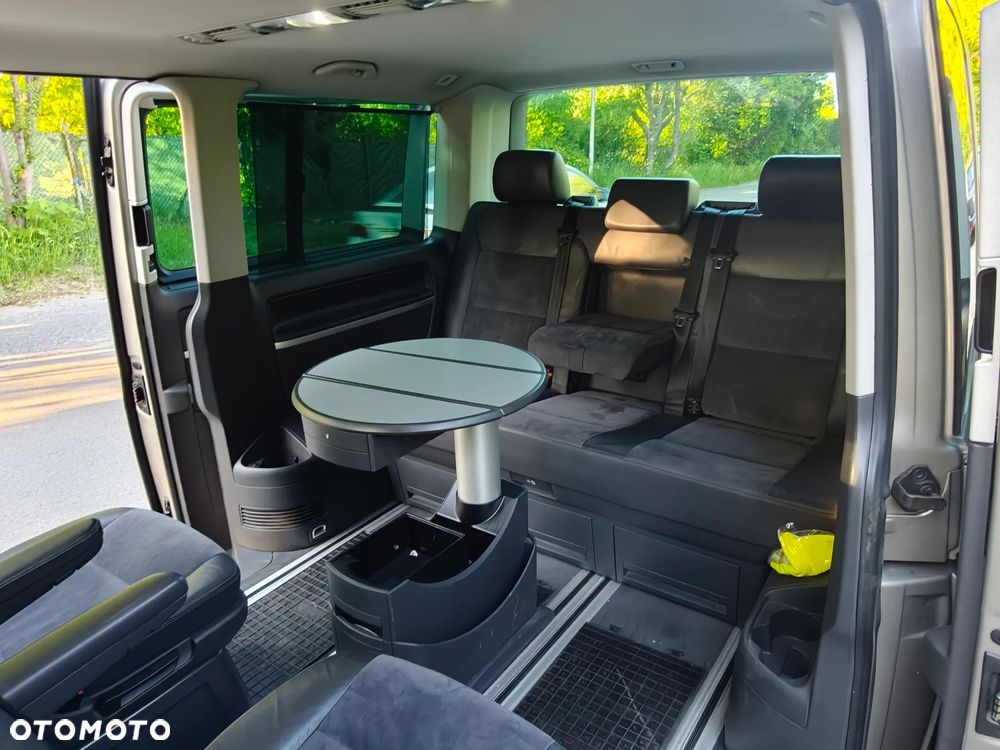 Volkswagen Multivan - 11