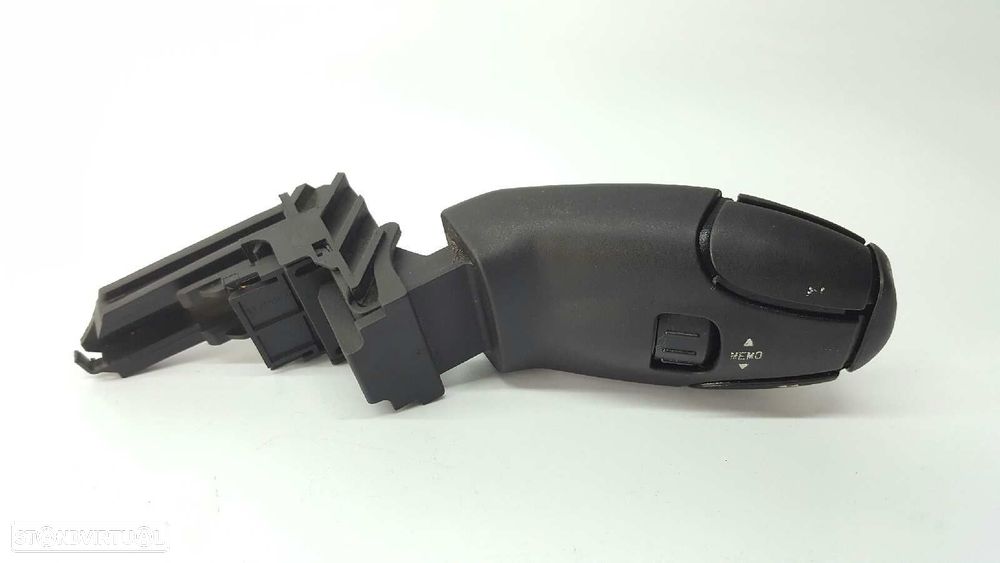 CONTROLE DO SISTEMA DE ÁUDIO / RÁDIO CD PEUGEOT PARTNER KOMBI ACTIVE - 1