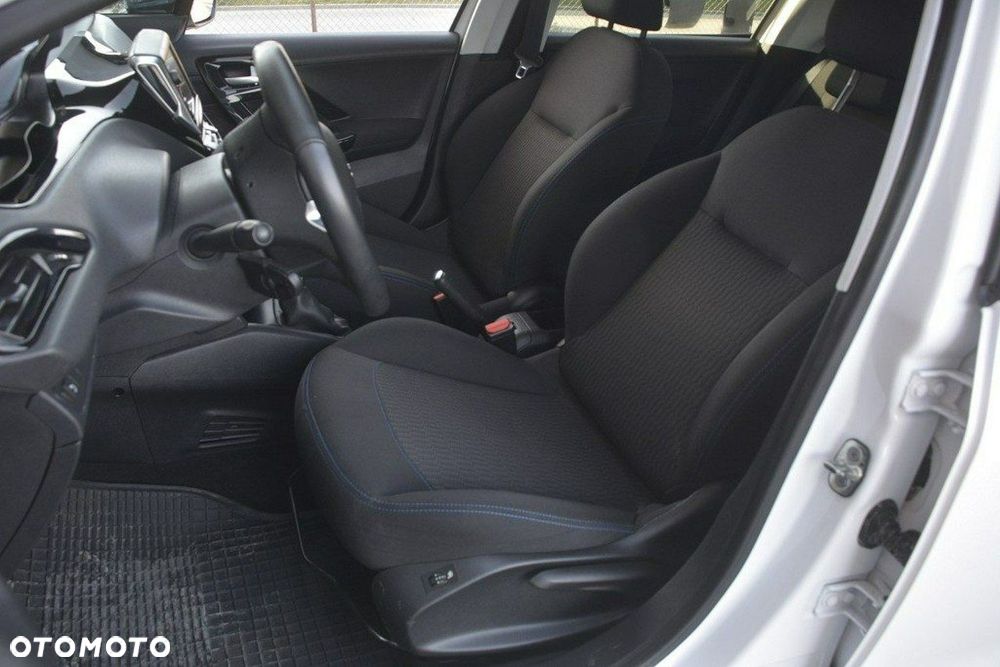 Peugeot 208 82 PureTech Style - 15