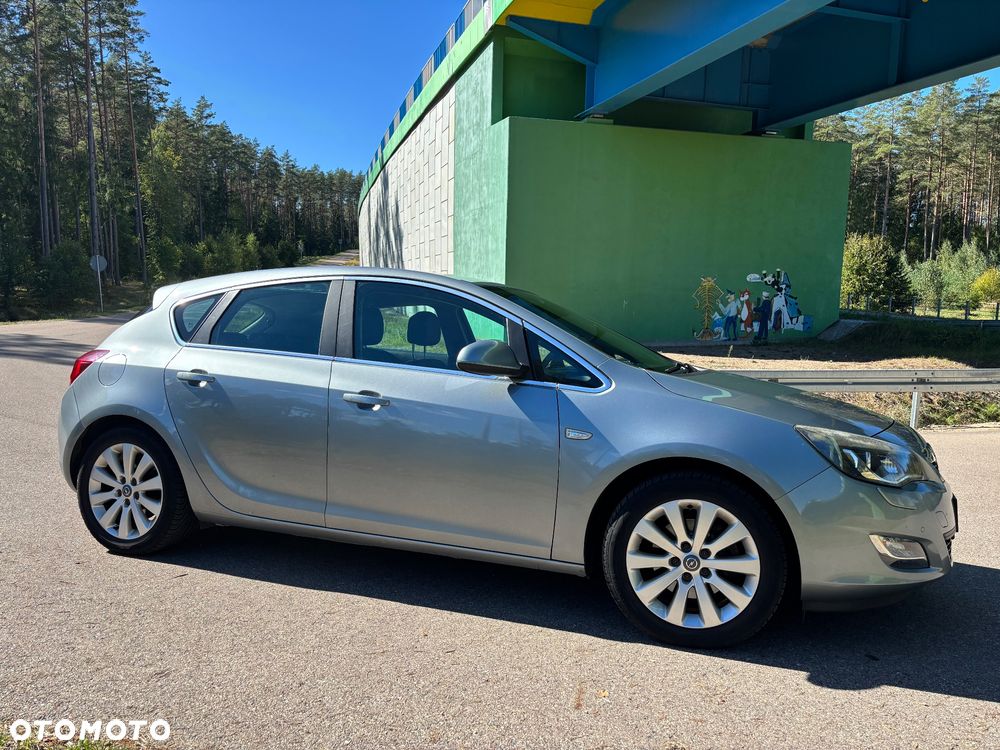Opel Astra 1.6 Turbo Cosmo - 5
