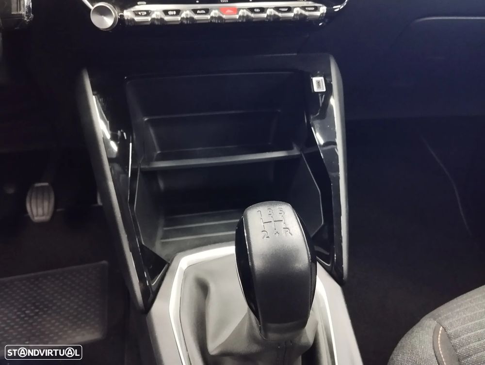 Peugeot 208 1.2 PureTech SE Style - 28