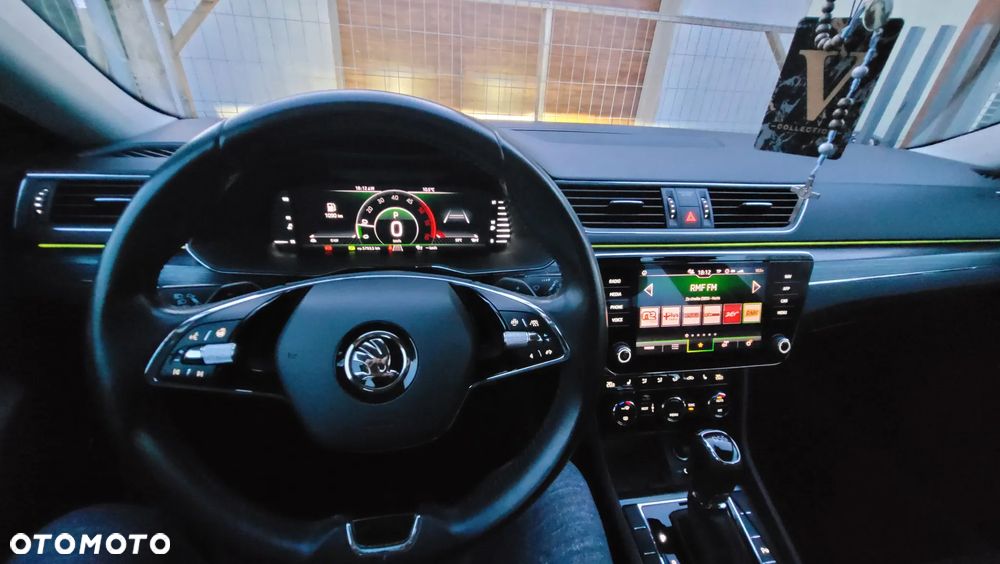 Skoda Superb 2.0 TDI DSG Premium Edition - 10