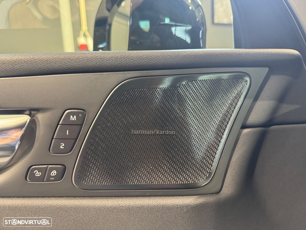 Volvo XC 60 2.0 B4 R-Design Geartronic - 28