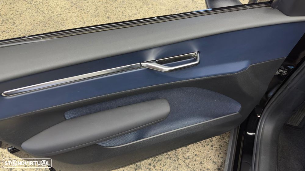 Volvo EX30 Single Motor Extended Range RWD Core - 24