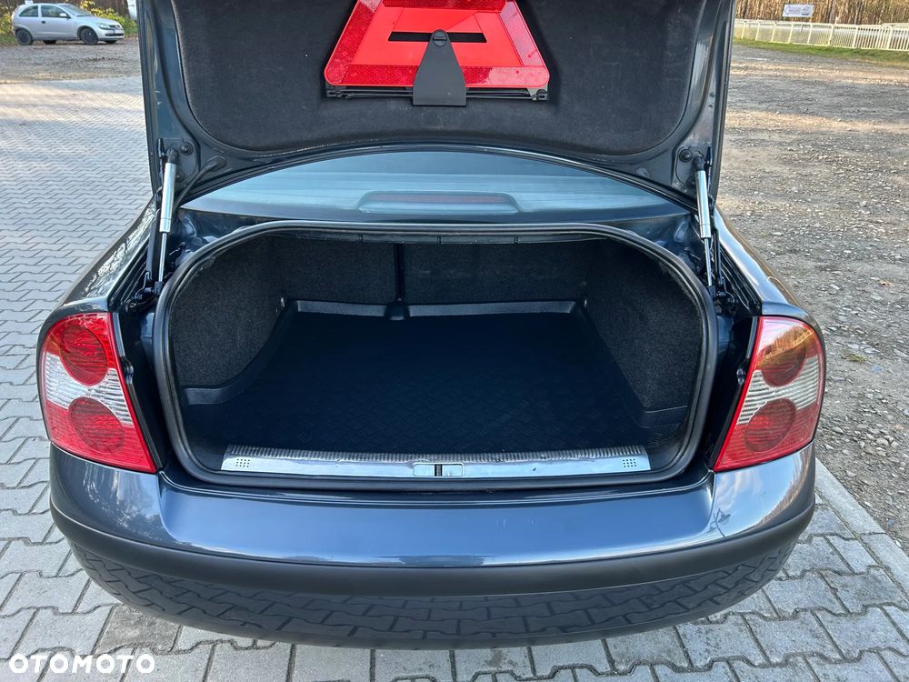 Volkswagen Passat 1.9 TDI Highline - 15