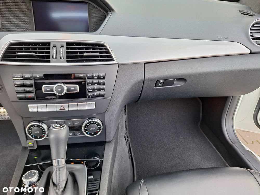 Mercedes-Benz Klasa C 63 AMG Coupe AMG SPEEDSHIFT MCT - 31
