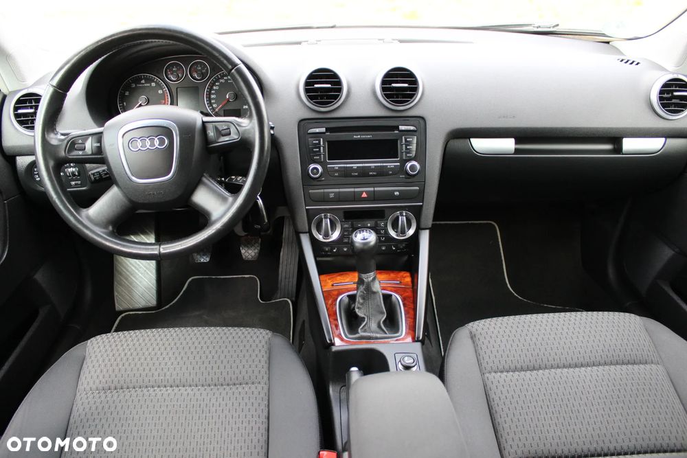 Audi A3 Sportback 1.6 Ambiente - 25