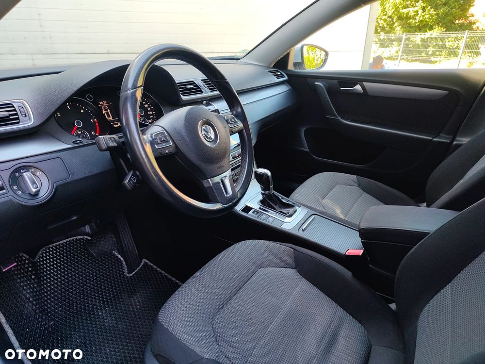 Volkswagen Passat 2.0 TDI Comfortline DSG - 9