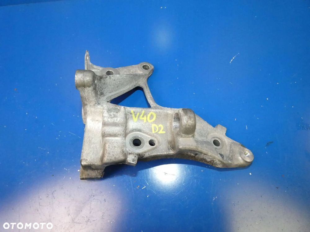 Volvo V40 II V60 S60 1.6 D2 ŁAPA MOCOWANIE ALTERNATORA - 1