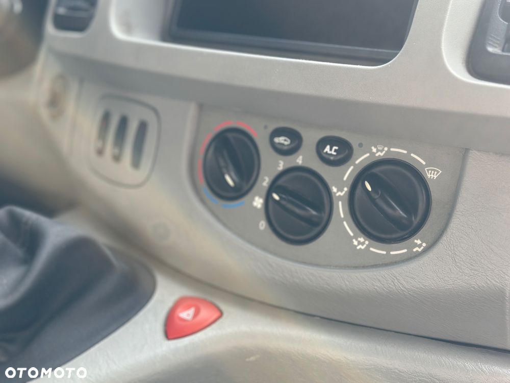 Opel Vivaro - 12