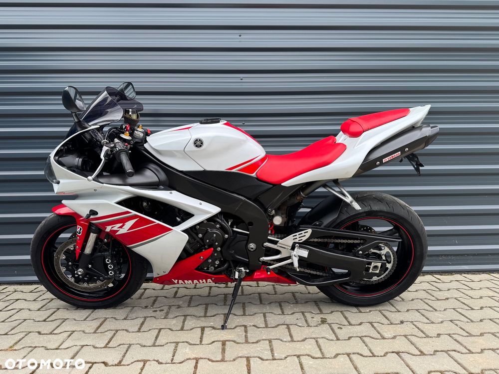 Yamaha R1 - 4