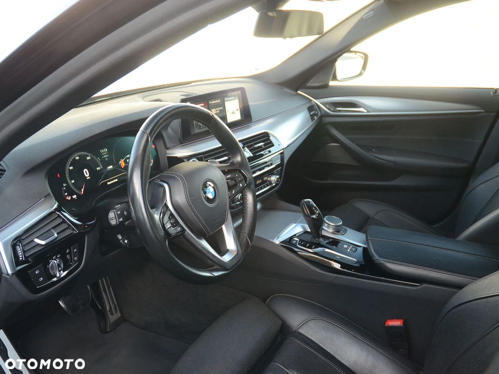 BMW Seria 5 530i GPF xDrive M Sport sport - 22