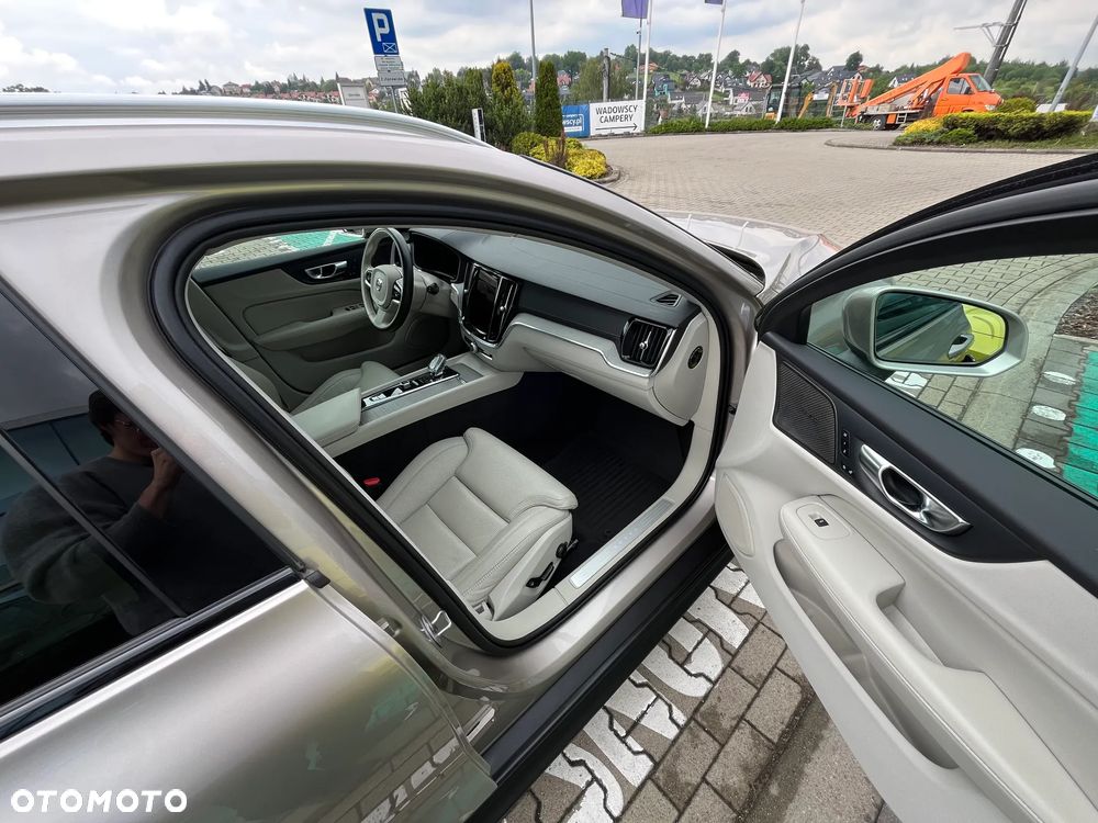 Volvo V60 Cross Country - 10