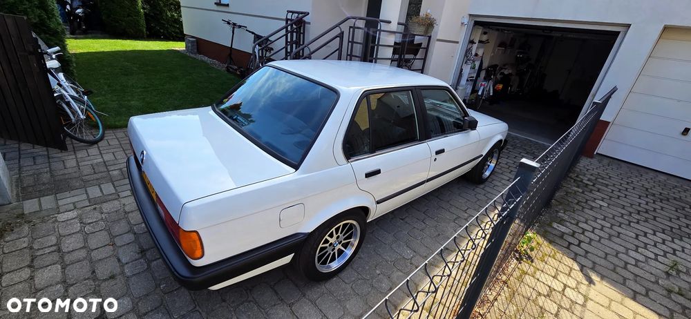 BMW Seria 3 316i - 25