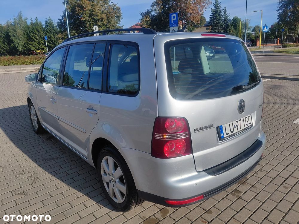 Volkswagen Touran 2.0 TDI Trendline DSG - 2