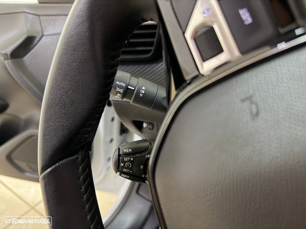 Peugeot 208 1.2 PureTech Active - 16