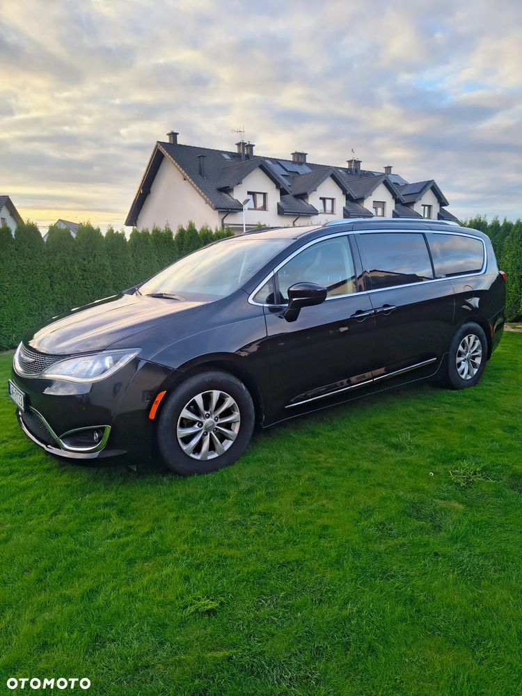 Chrysler Pacifica - 2
