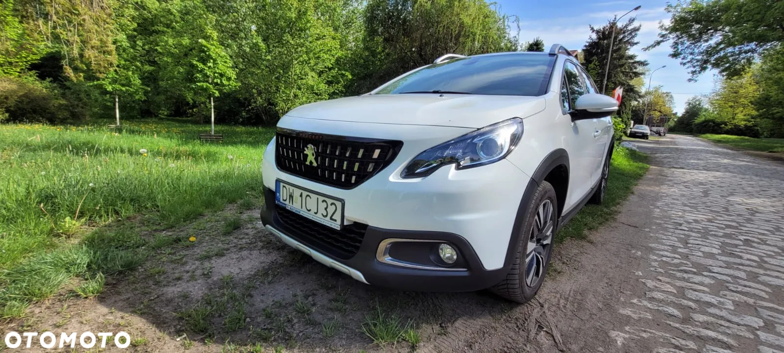 Peugeot 2008 1.2 PureTech Allure S&S - 4