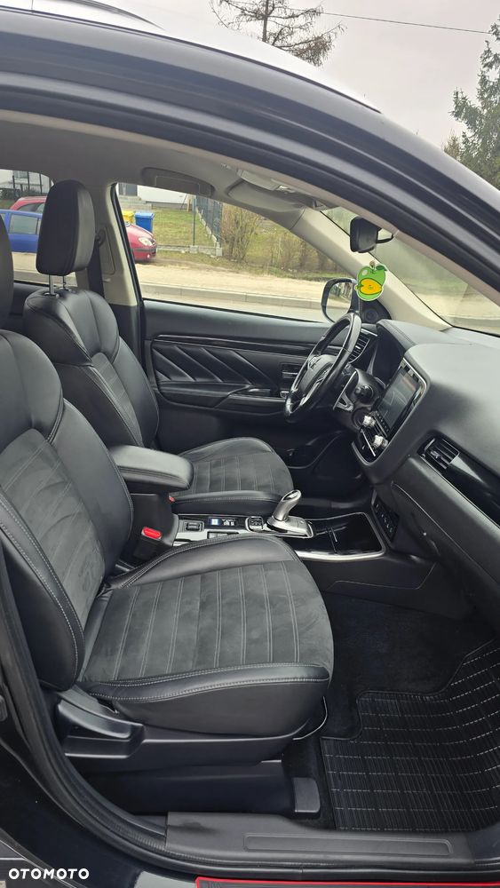 Mitsubishi Outlander - 11