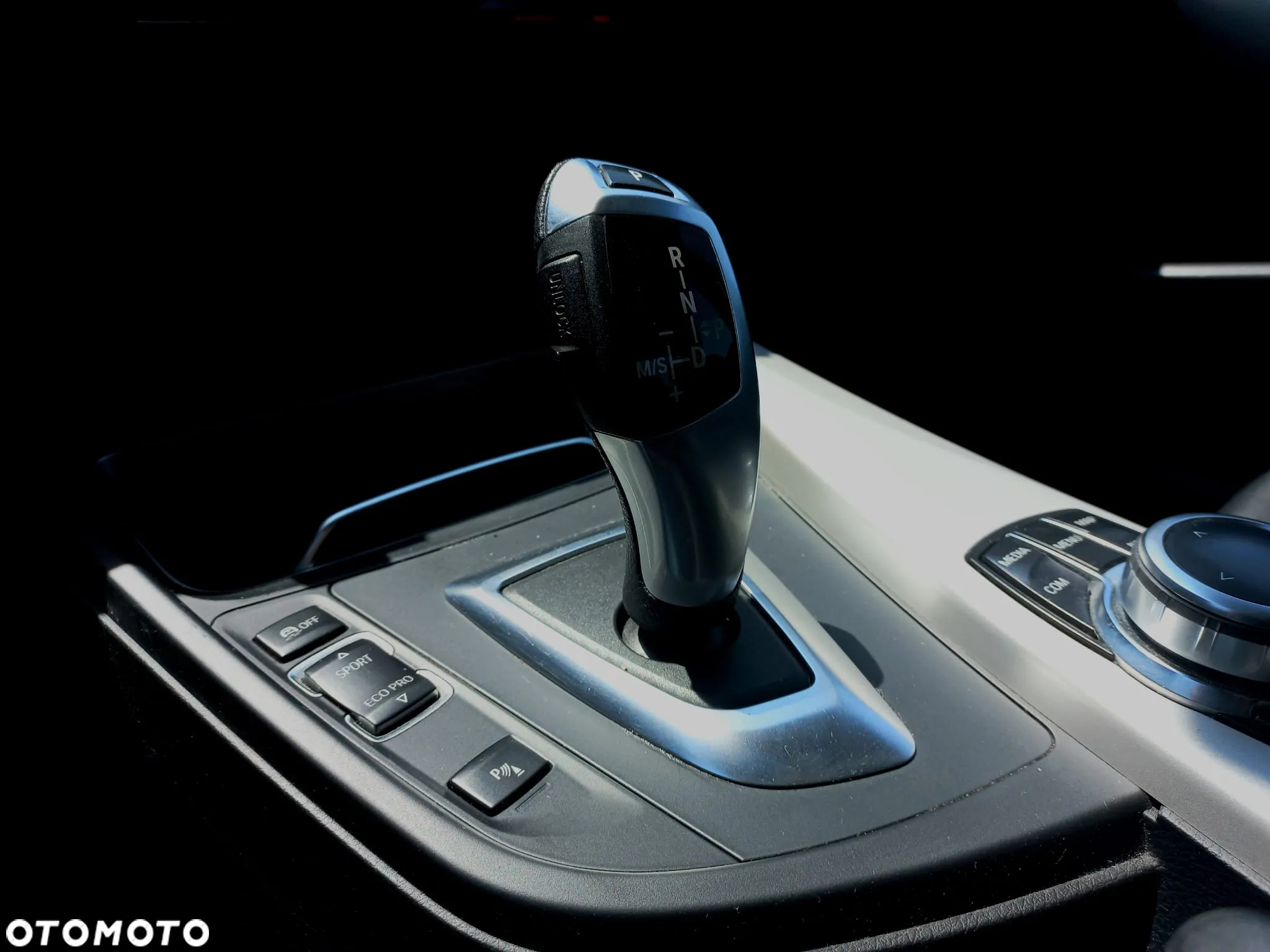 BMW Seria 3 318i - 13