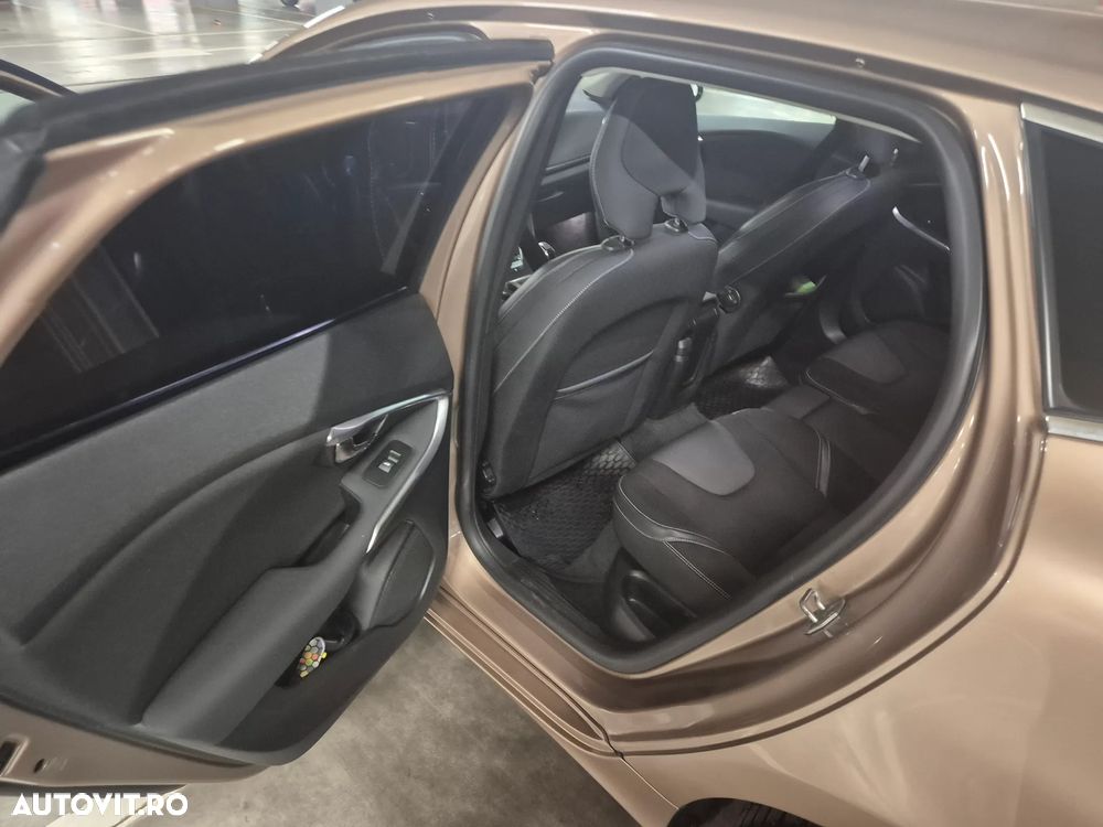 Volvo V40 D4 VEA R-Design - 10