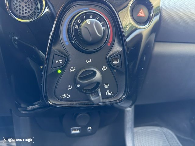 Peugeot 108 1.0 VTI Top! Allure - 12