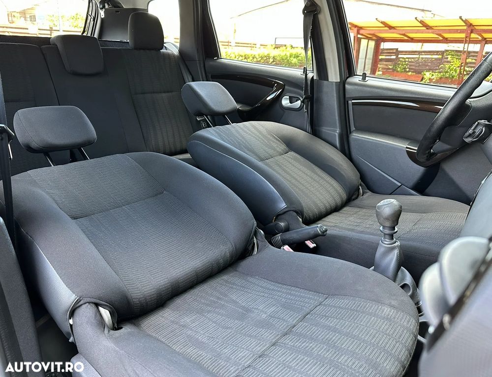 Dacia Duster 1.6 16V 4x4 Laureate - 17
