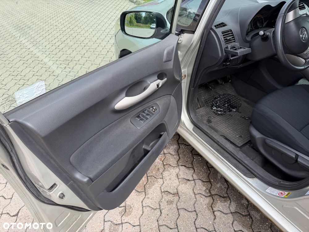 Toyota Auris 1.6 VVT-i Premium - 11