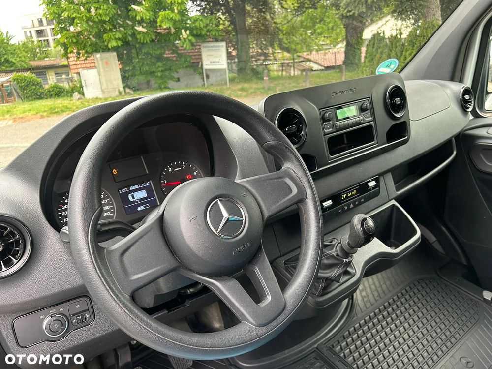 Mercedes-Benz Sprinter - 16