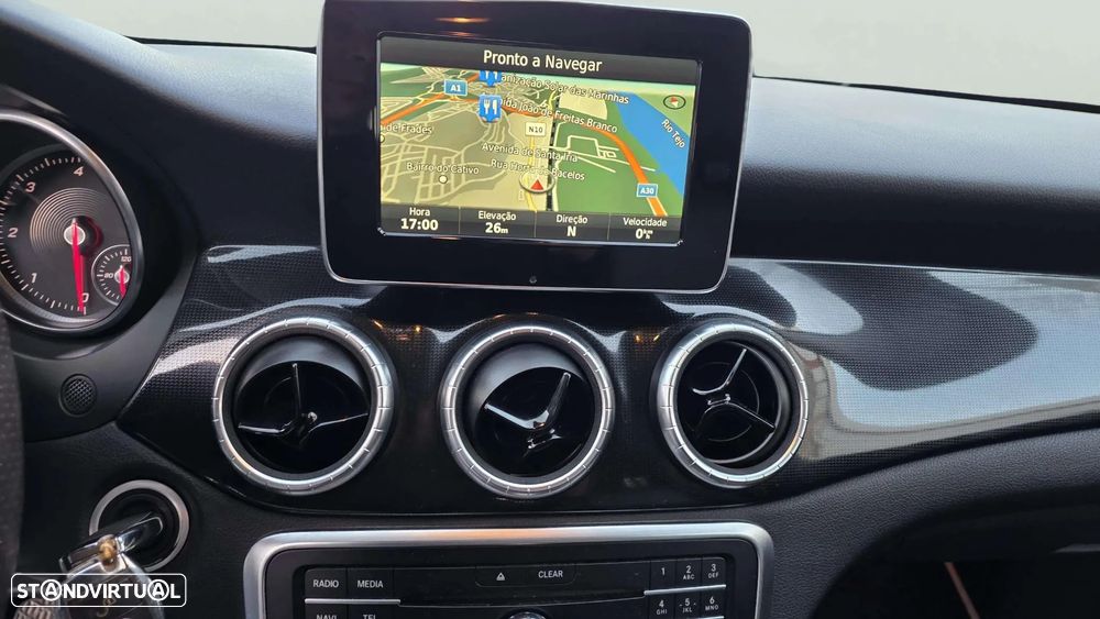 Mercedes-Benz CLA 180 Shooting Brake d AMG Line - 20