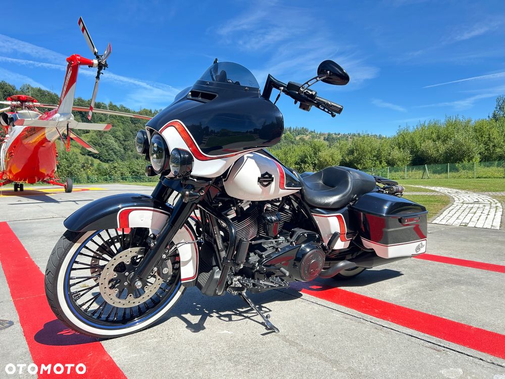 Harley-Davidson Touring Street Glide - 28