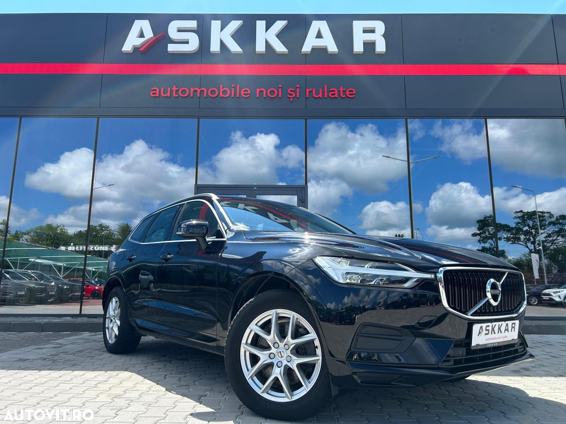 Volvo XC 60 B4 MHEV AWD Momentum Pro - 3