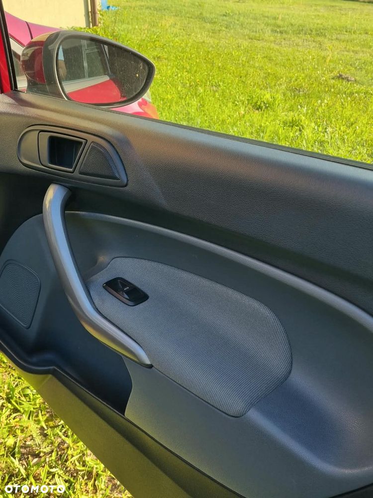 Ford Fiesta 1.25 Ambiente EU5 - 13