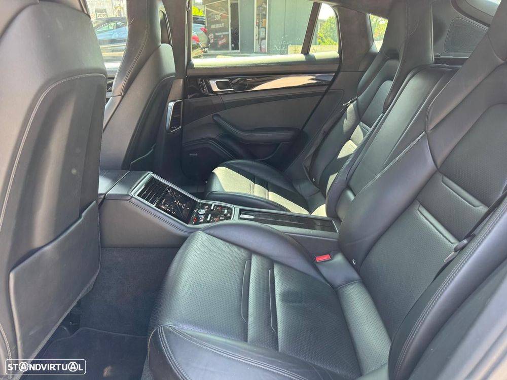 Porsche Panamera 4 S - 48