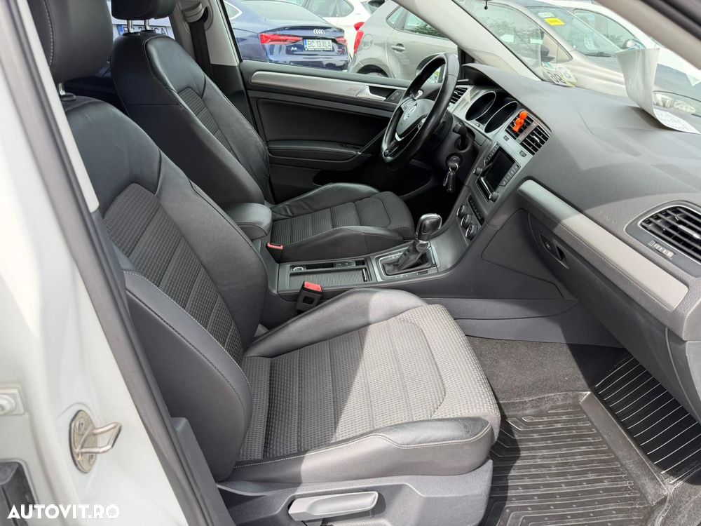 Volkswagen Golf - 12
