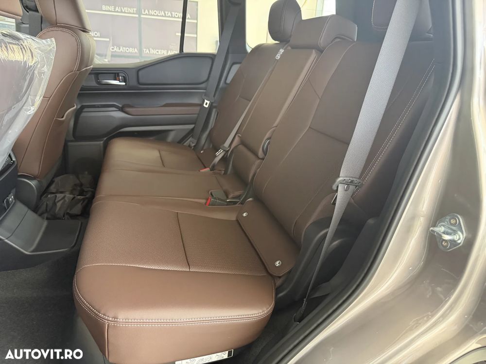 Toyota Land Cruiser 250 2.8l D-4D 204 CP MHEV A/T 7 locuri Executive - 24