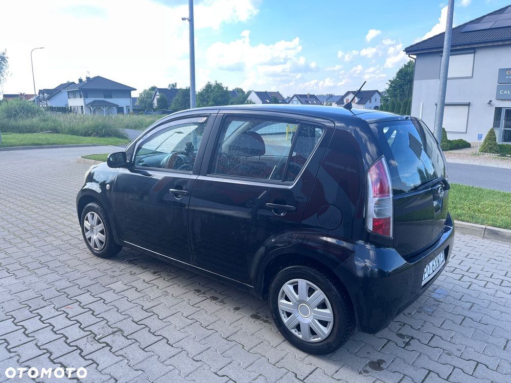 Daihatsu Sirion 1.0 - 4
