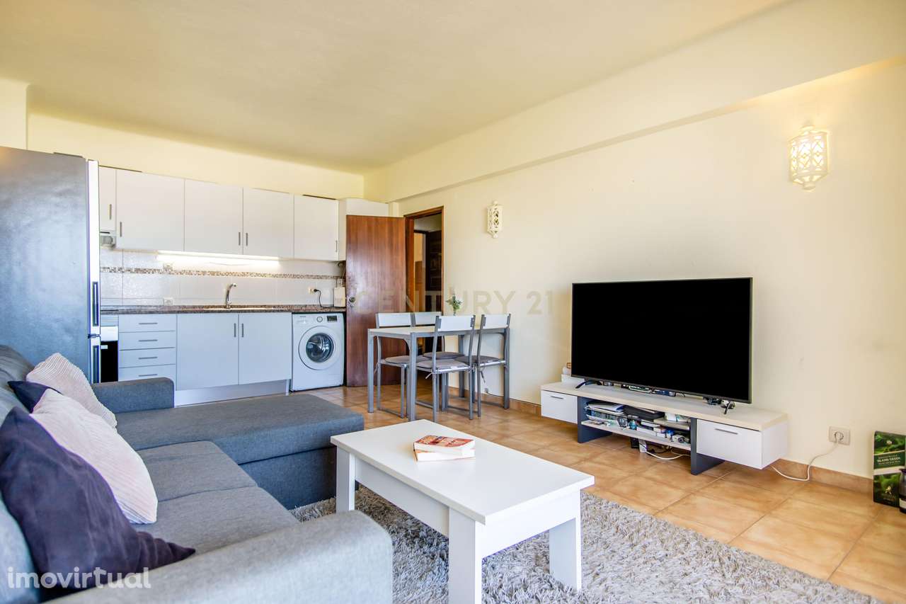 Apartamento T1 com Vista Parcial de Mar, Elevador e Garagem - Grande imagem: 2/19