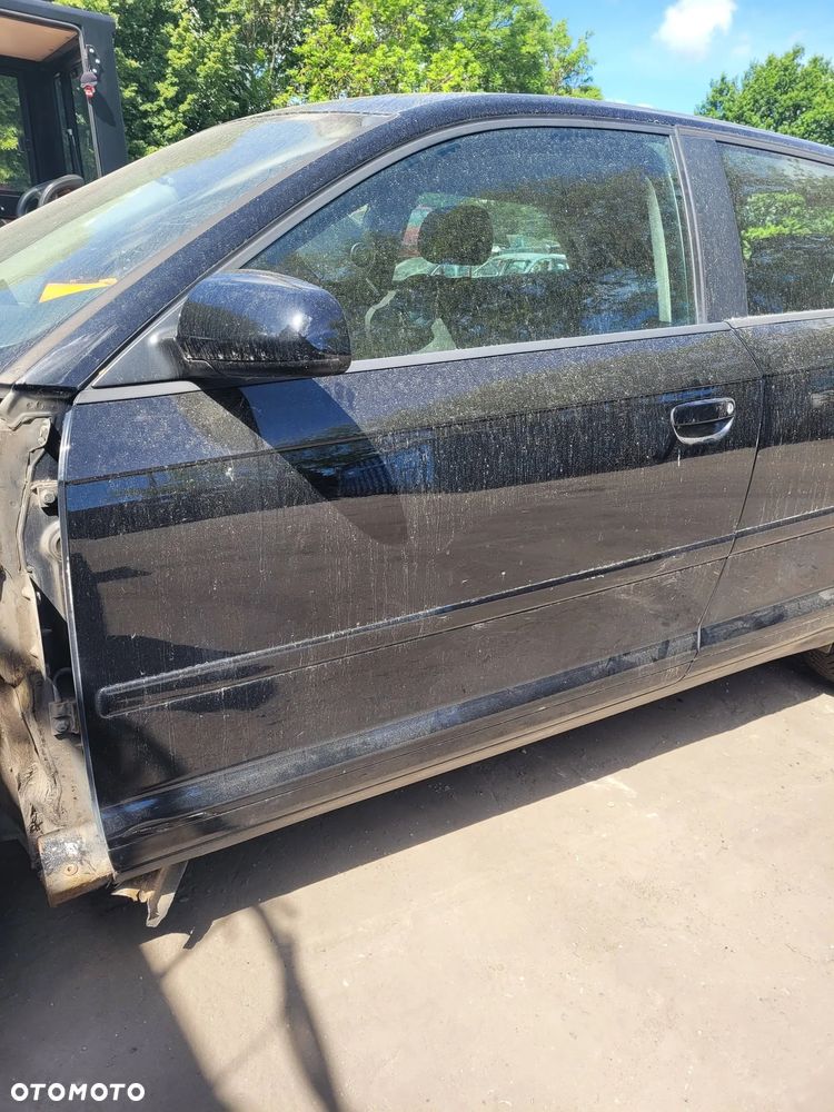 Drzwi kierowcy Audi A3 8p 3D Kod lakieru: LY9B - 2